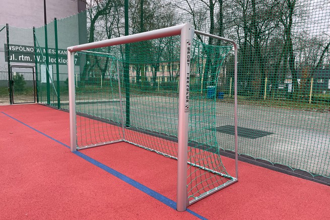 BRAMKI DO PIŁKI NOŻNEJ MŁODZIEŻOWE - TULEJOWANE /3,00 X 2,00 M/ (1)